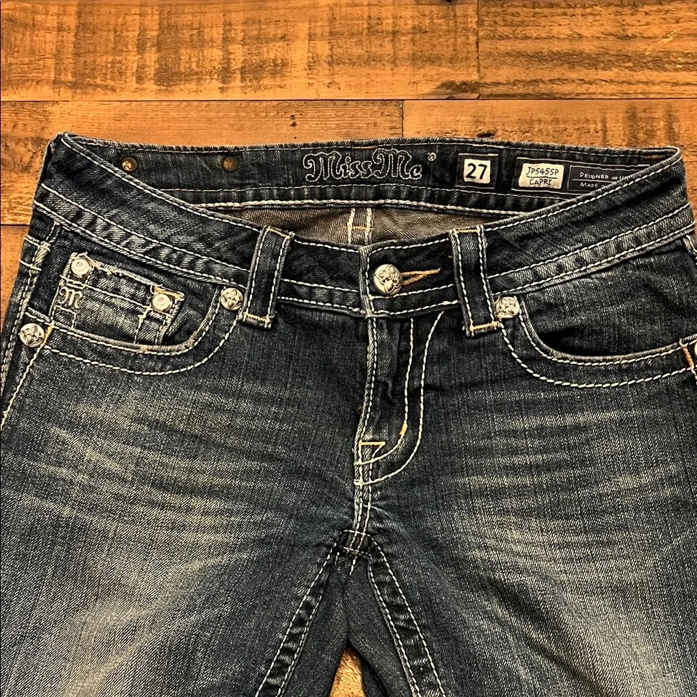 Miss Me Medium Capri Jeans - Picture 3 of 10